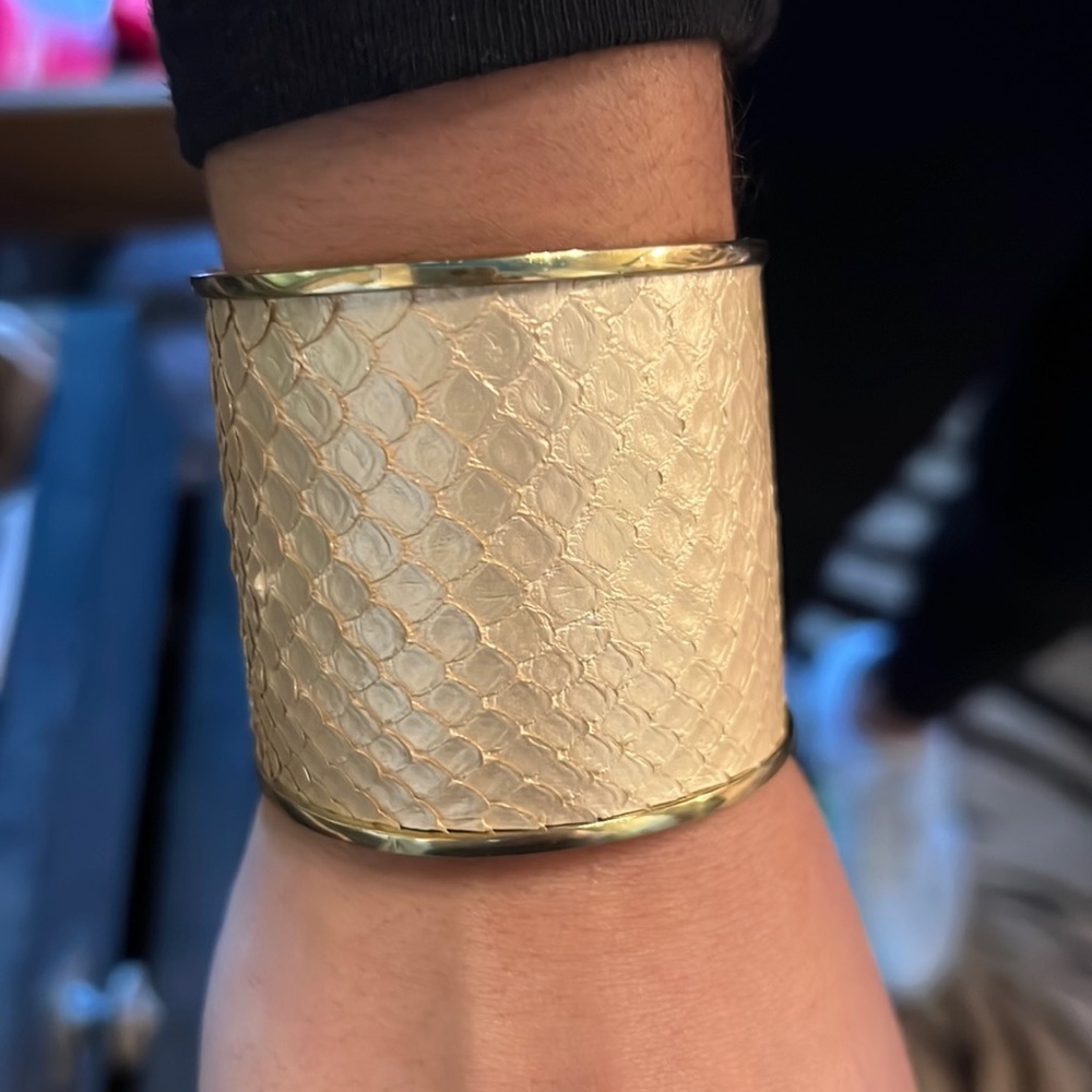 Beautiful cuff gold